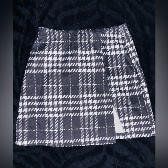 Checkered Mini Skirt - Picture 2 of 2
